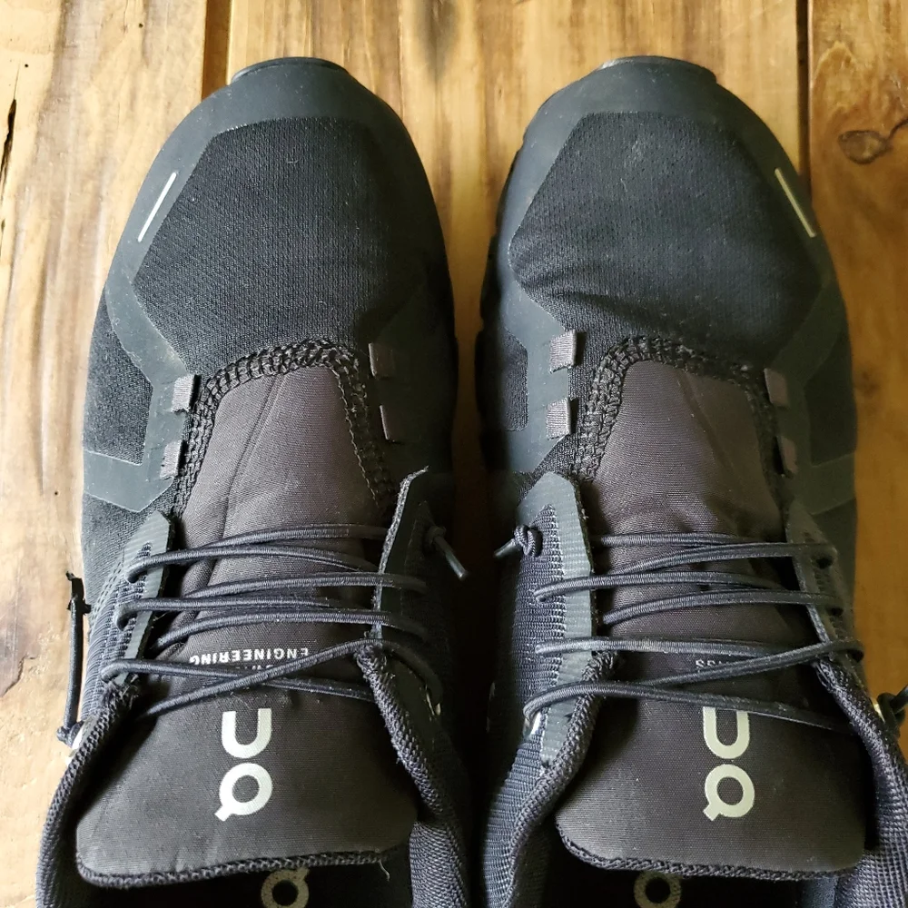 On Running Cloud 5 Waterproof all Black Men's Sneaker Size 8.5